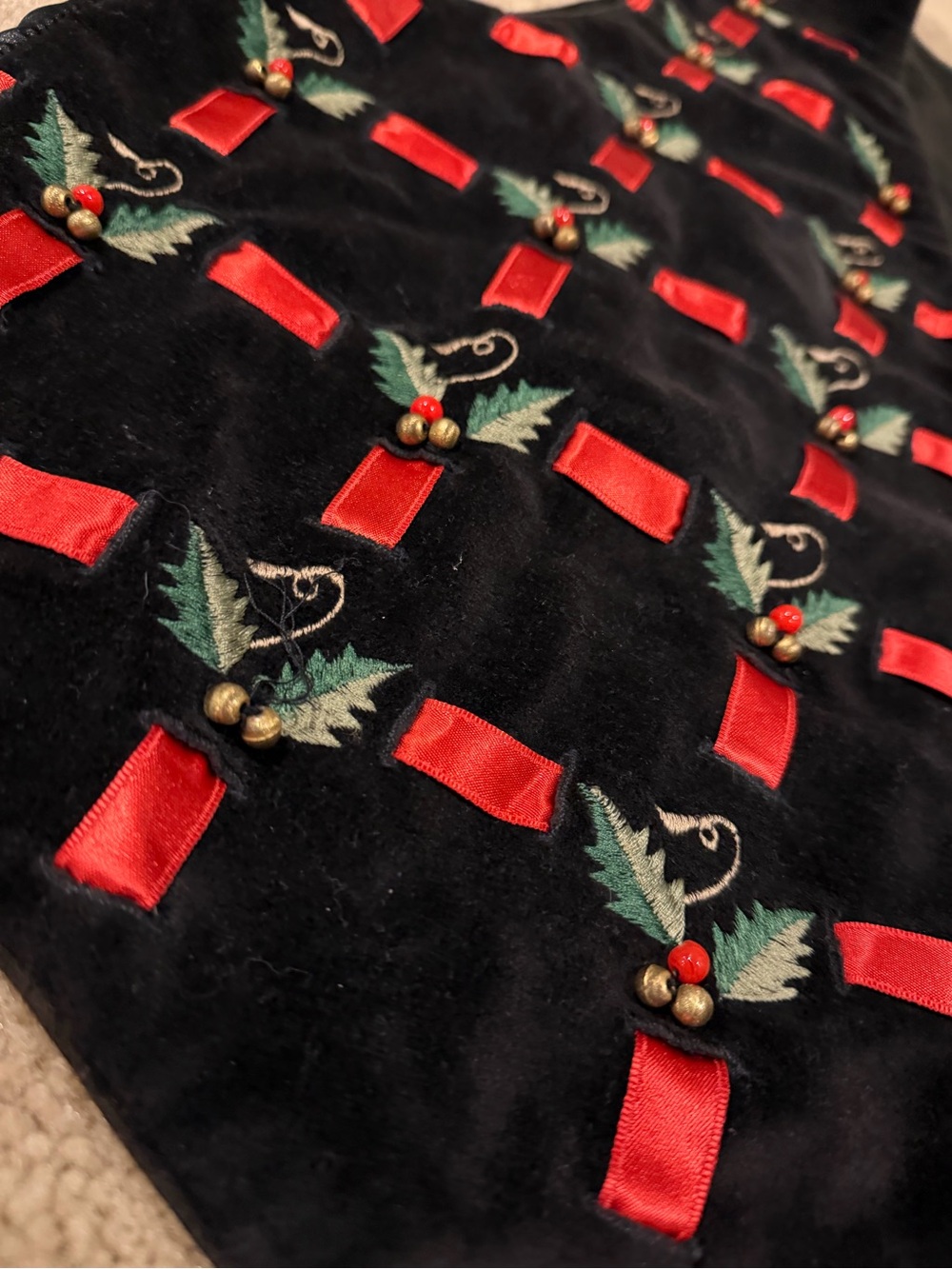 Vintage Tantrums Black Velvet Christmas Vest Holly Ribbon Large - Picture 2 of 9